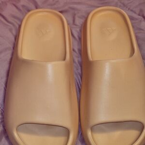 Yeezy Foam Slide Sandals in Neutral Beige